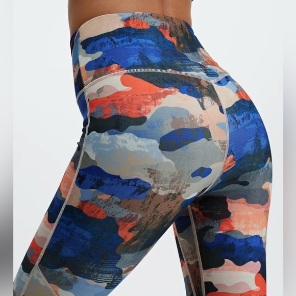 Fabletics Sports On the Go, jog bra and pants, top M, pants S, great condition - Picture 4 of 11